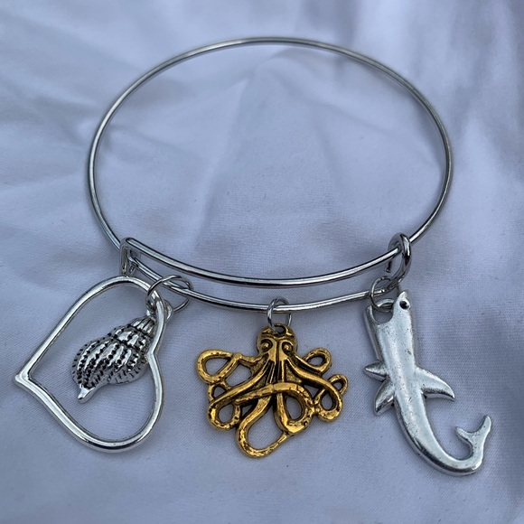 Brand New! Handmade! Adjustable Charm Bangle Bracelet! - Picture 4 of 4